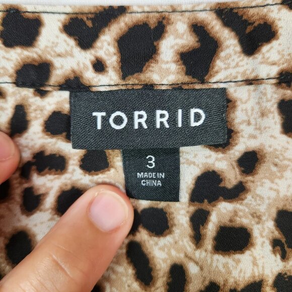Torrid Brown Animal Leopard Print 3/4 Tab Sleeve Button Front Pullover Top Sz 3 - Picture 5 of 9